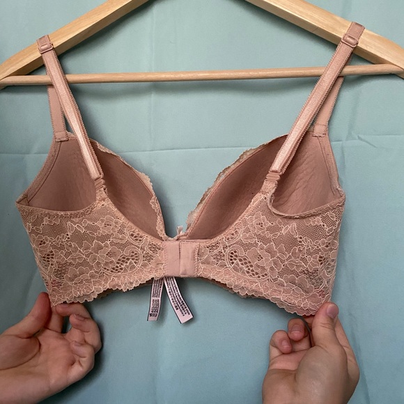 Victoria’s Secret Nude Lace Bra - Picture 2 of 3